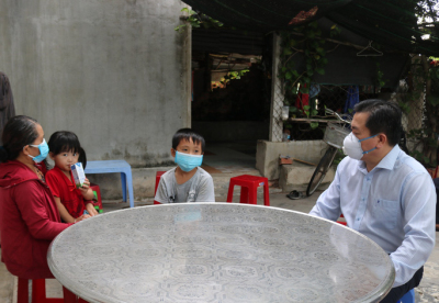 Thương cảm, mẹ mất vì Covid-19, hài cốt chưa thể đưa về, bỏ lại 2 con nhỏ mồ côi