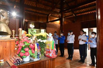 Tuổi trẻ Phú Yên dâng hương tri ân Bác Hồ