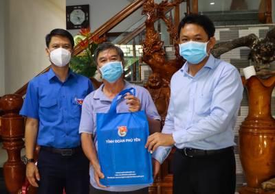 Thường trực Tỉnh Đoàn thăm, tặng quà cho cựu cán bộ Đoàn qua các thời kỳ nhân kỷ niệm 91 năm Ngày thành lập Đoàn