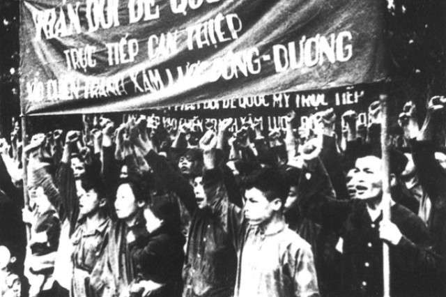 hoc sinh sinh vien xuong duong bieu tinh ngay