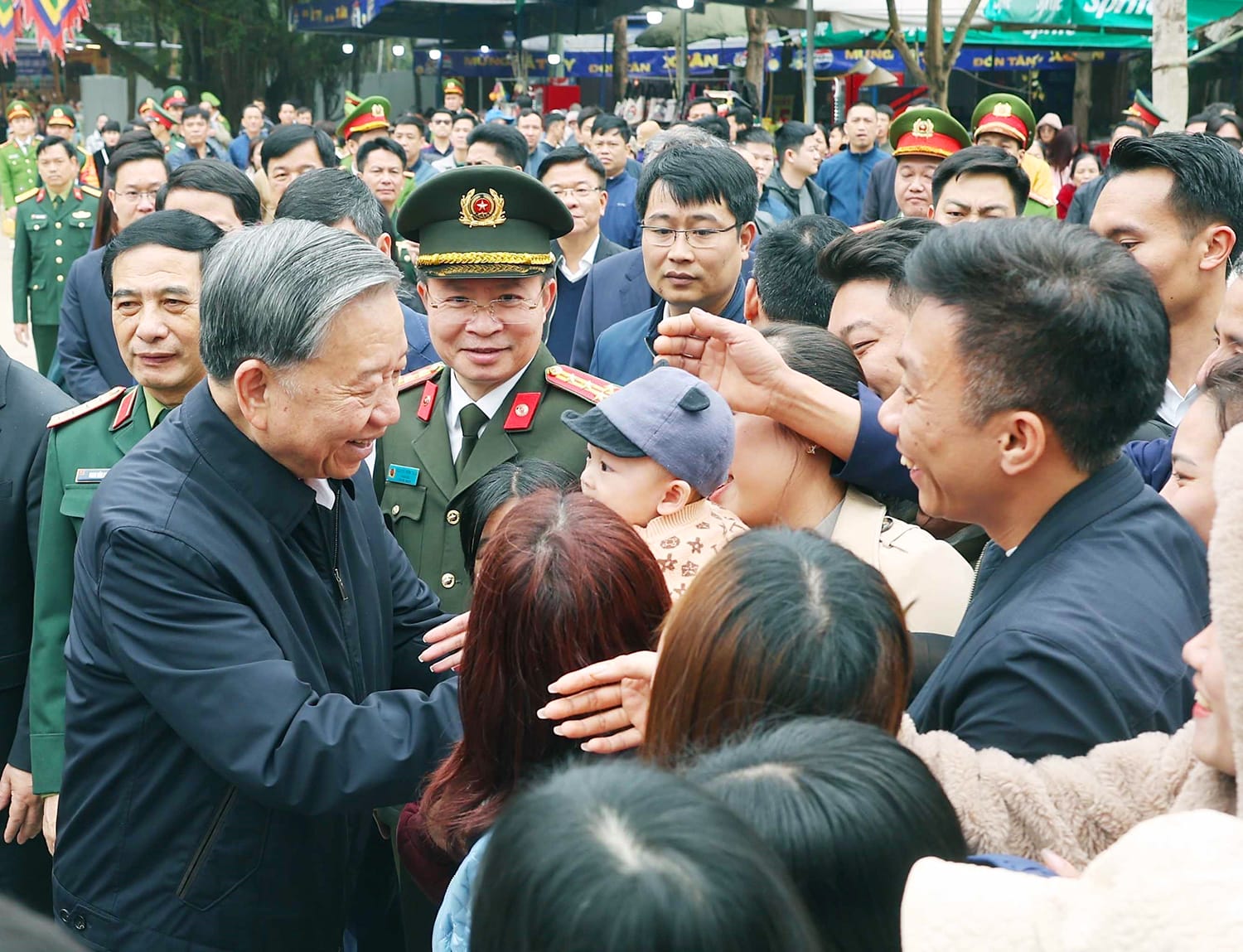 vna potal tong bi thu to lam va doan cong tac trung uong dang huong tuong niem cac vua hung tai khu di tich lich su quoc gia dac biet den hung 7840743 1 1