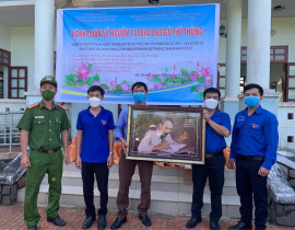 Tang-anh-chan-dung-Chu-tich-Ho-Chi-Minh.jpg