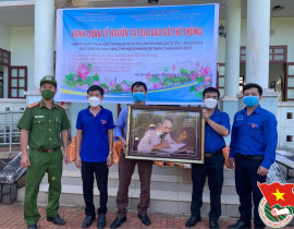 tang-anh-chan-dung-chu-tich-ho-chi-minh.jpg